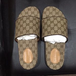 Men’s Authentic Gucci canvas slide sandal